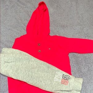 TOMMY HILFIGER SWEATER & SWEAT PANTS SET